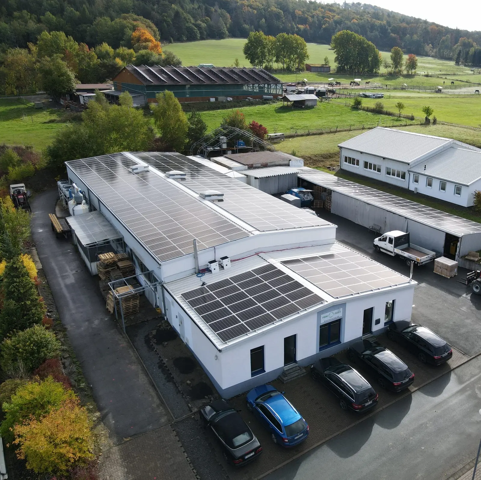 PV-Dachanlage auf einem Gewerbebetrieb